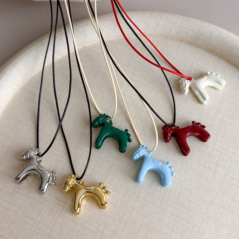Seis collares Caballito Maison Pony en diferentes colores